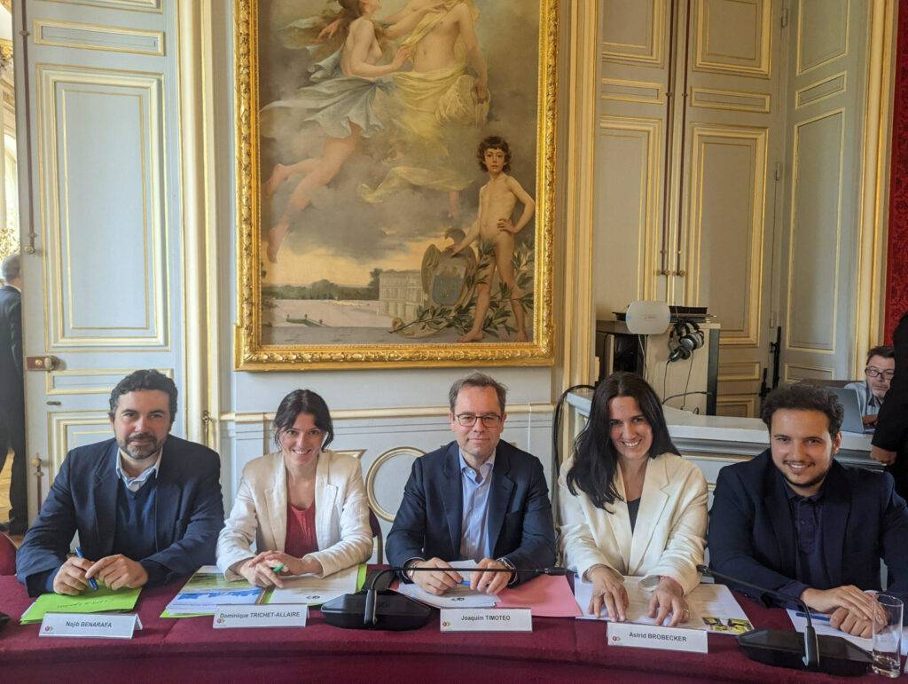 Le groupe Ecologistes & Socialistes lors de conseil d'administration de l'EPI 78-92 (en l'absence de Chantal Barthélémy-Ruiz), dans les locaux de la préfecture des Yvelines, à Versailles.